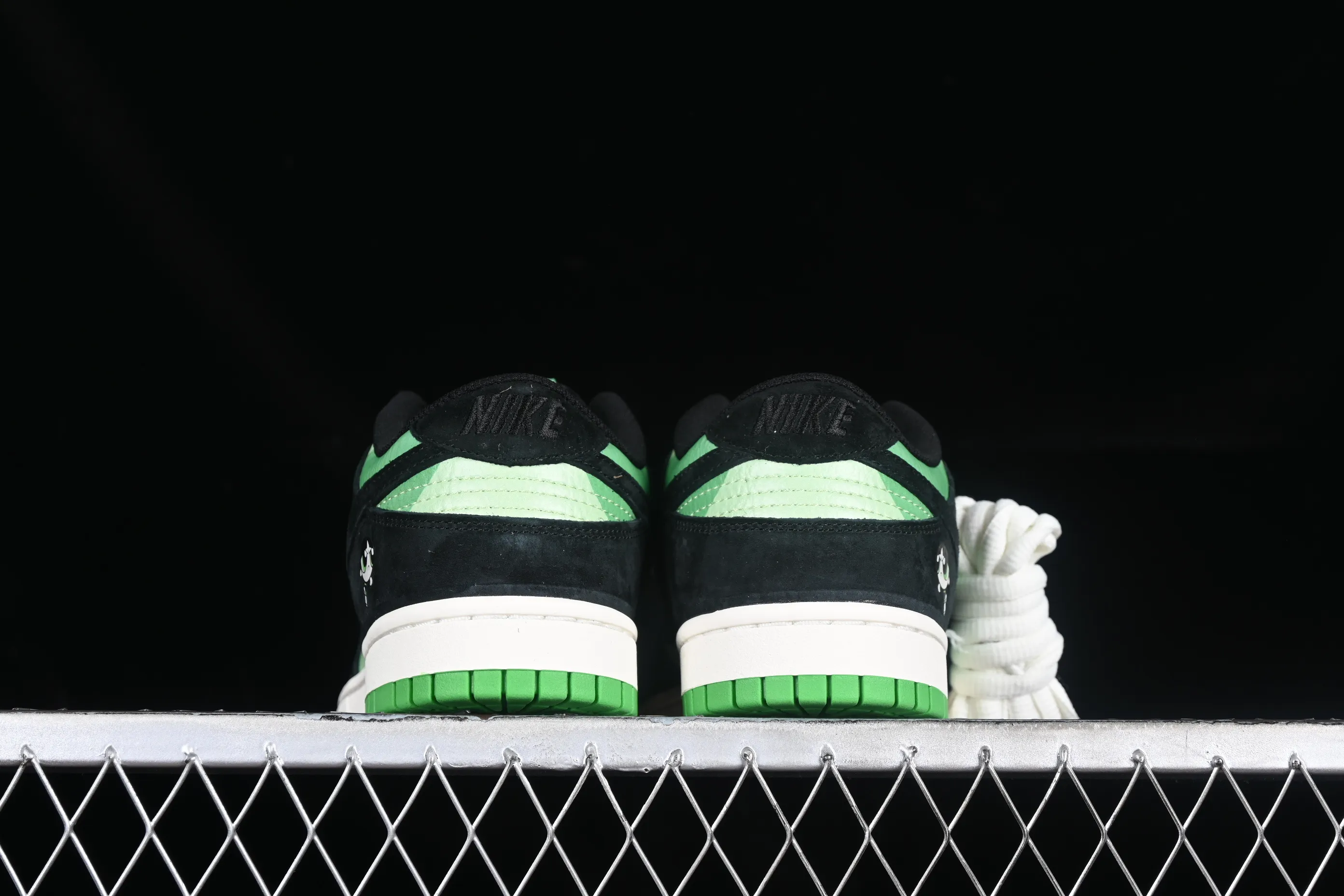 All Categories Nk SB Dunk Series Nk SB Dunk Low Low-top sneakers The Powerpuff Girls x Nk Dunk SB Low Powerpuff Girls joint black and green SB low-top casual sneakers GP5532-062